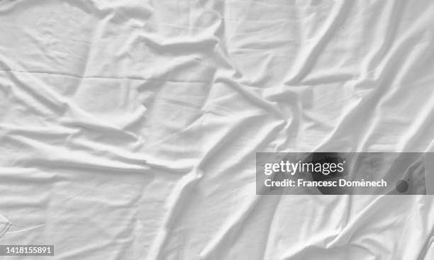 wrinkled sheet - drap photos et images de collection