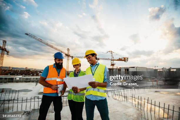 construction industry and engineering - engineers, architects and contractors on the construction site - real estate developer stock pictures, royalty-free photos & images