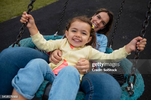 spaß am spielplatz - i love you englischer satz stock-fotos und bilder