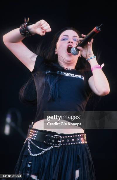 Evanescence, Amy Lee, Pinkpop Festival, Landgraaf, Holland, 9th June 2003.