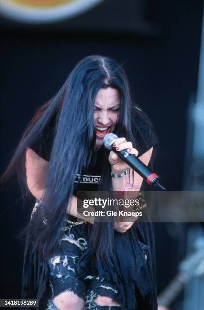 Evanescence, Amy Lee, Pinkpop Festival, Landgraaf, Holland, 9th June 2003.