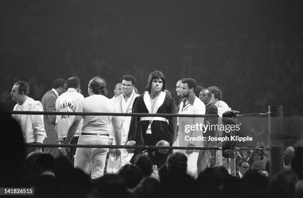 Uruguayan boxer Alfredo Evangelista stands in the ring with American Muhammad Ali , and a number of attendees during in a Heavyweight Championship...