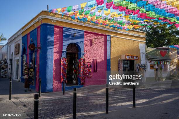 ecke calle alvaro obregon und miguel hidalgo in san jose del cabo, mexiko baja sur - corner shop stock-fotos und bilder
