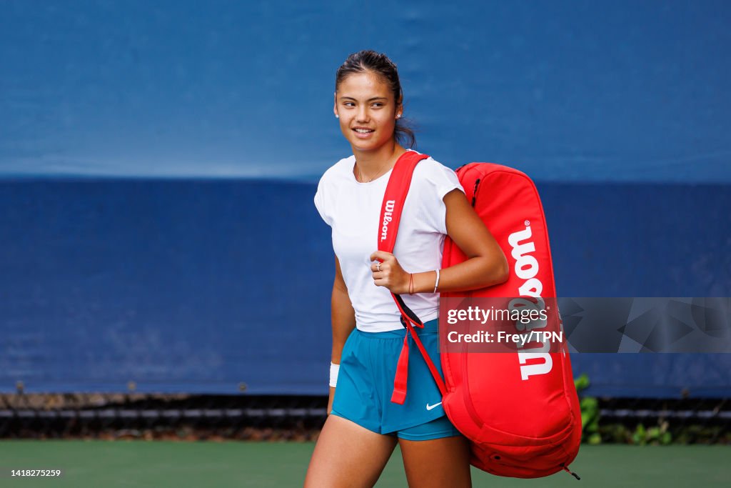 Emma Raducanu of Great Britain arrives for practice with her coach ...