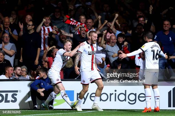 Oli McBurnie of Sheffield United celebrates with teammates after scoring their team's first goal during the Sky Bet Championship between Luton Town...