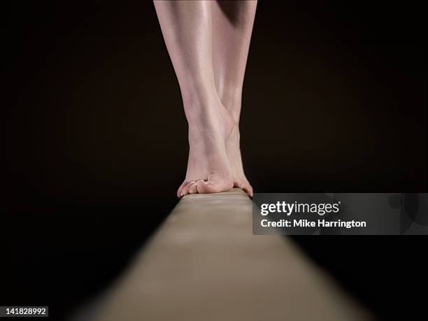 female gymnast on balancing beam - leg show fotografías e imágenes de stock