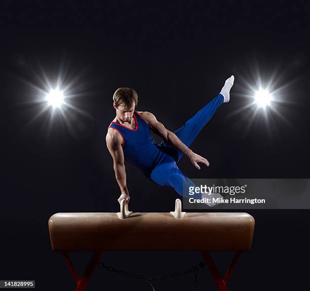 male gymnast on pommel horse - voltigeerpaard stockfoto's en -beelden
