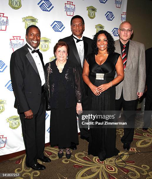 Kenneth Singleton Sita Lewis Photos and Premium High Res Pictures - Getty Images