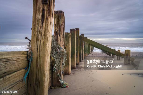 spurn point - stakes in the sand stock pictures, royalty-free photos & images