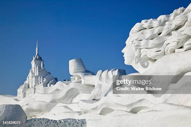 french themed snow sculpture by frozen sun island lake, international sun island snow sculpture art fair, china - harbin winter - fotografias e filmes do acervo