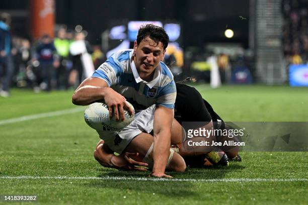 Juan Martin Gonzalez of Argentina scores a try during The Rugby Championship match between the New Zealand All Blacks and Argentina Pumas at...