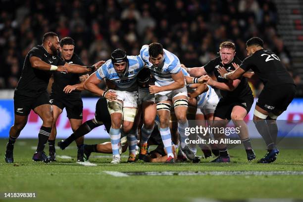 Argentina drive a maul forward during The Rugby Championship match between the New Zealand All Blacks and Argentina Pumas at Orangetheory Stadium on...