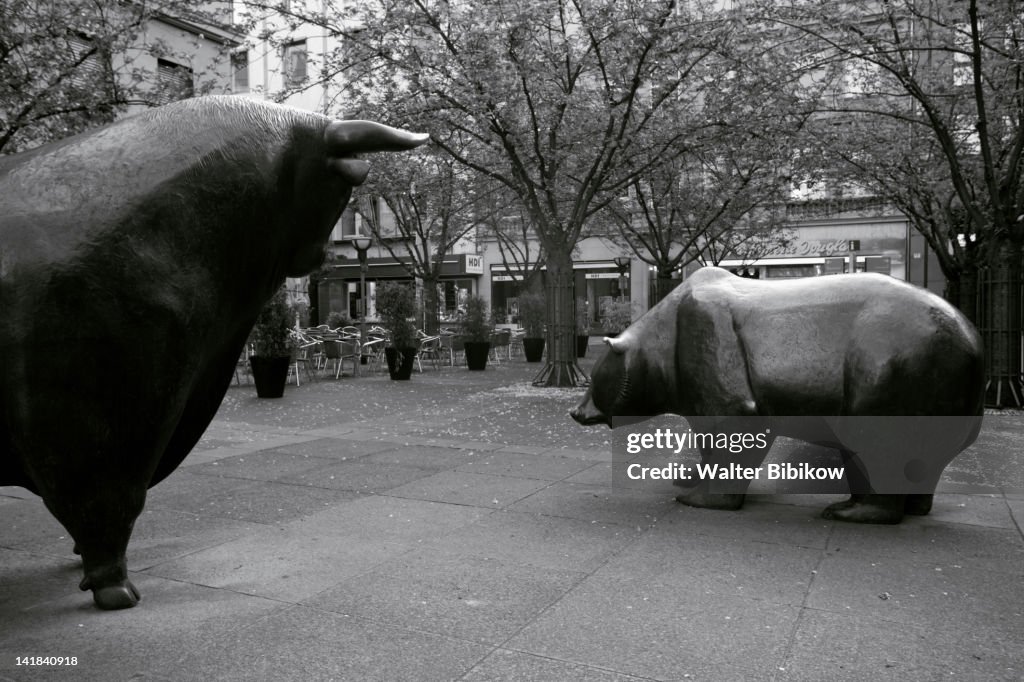 Germany, Hessen, Frankfurt-am-Main, Borsenplatz, Bull and Bear