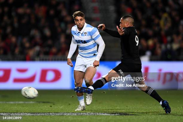 Juan Cruz Mallía of Argentina kicks the ball during The Rugby Championship match between the New Zealand All Blacks and Argentina Pumas at...