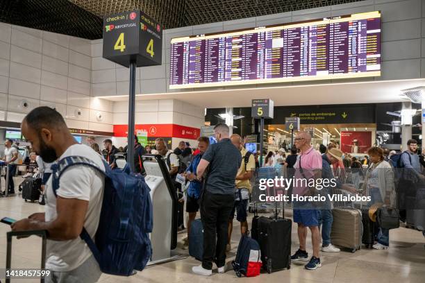 Check In Terminal Air Traffic Evaluations Photos and Premium High Res Pictures - Getty Images