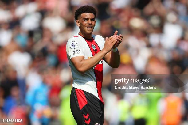 Che Adams of Southampton applauds the fans after their sides defeat during the Premier League match between Southampton FC and Manchester United at...