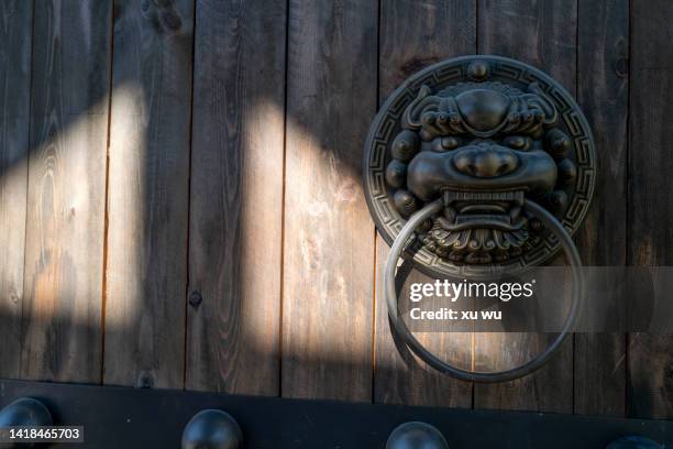 chinese traditional building door handle - door knocker stock pictures, royalty-free photos & images