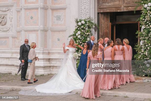 Federica Pellegrini greets friends before entering the church before her wedding to Matteo Giunta on August 27, 2022 in Venice, Italy.