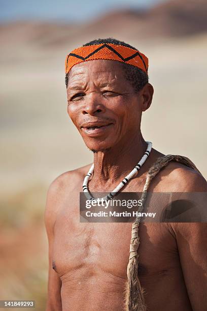 indigenous bushman/san elderly man, (64 years old) portrait, namibia (image taken to raise awareness and funds for the conservation projects of n/aâ¿an ku sãª organisation; the bushmen having ve - bushmen ストックフォトと画像