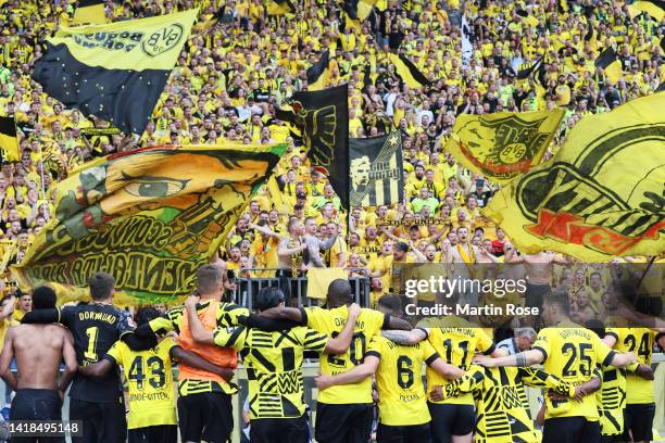 Players of Borussia Dortmund interact with the crowd following the Bundesliga match between Hertha BSC and Borussia Dortmund at Olympiastadion on...