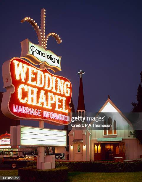 wedding chapel at night, the strip, las vegas, nevada, usa - las vegas wedding ストックフォトと画像