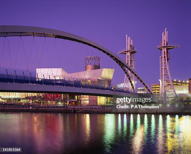 lowry art gallery at dusk, manchester, lancashire, uk - lowry stock pictures, royalty-free photos & images