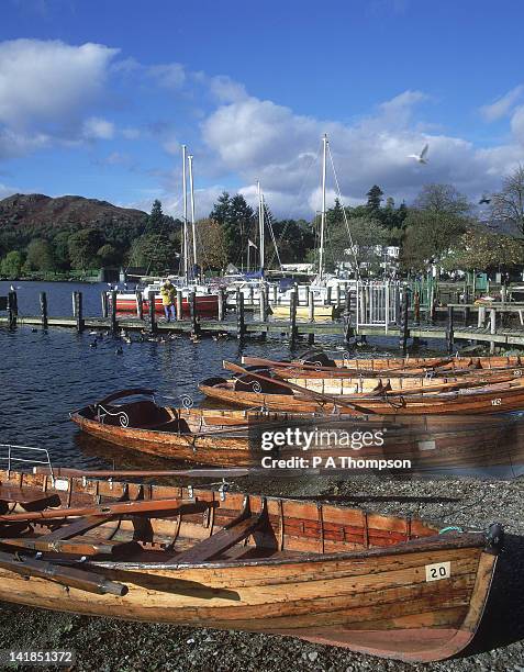 lake windermere, the lake district, cumbria, england - lake windermere stock-fotos und bilder