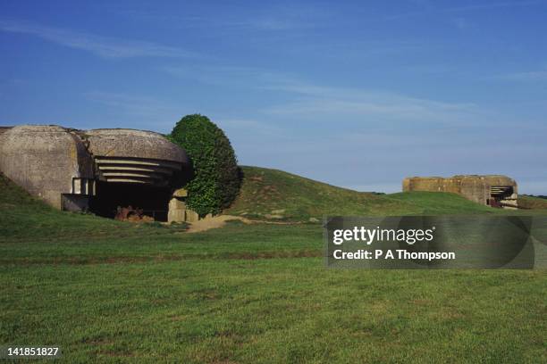 german batteries, gold beach, longues-sur-mer, near arromanches, calvados, normandy, france - gold beach normandië stockfoto's en -beelden