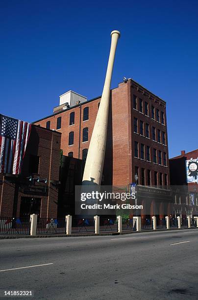 louisville slugger museum, ky - louisville slugger bat stock pictures, royalty-free photos & images