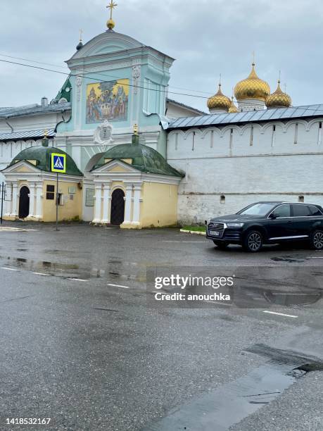 mosteiro ipatiev, kostroma, rússia - abadia mosteiro - fotografias e filmes do acervo