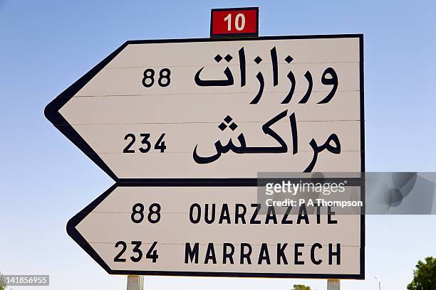dual language road sign in morocco - kilometer fotografías e imágenes de stock