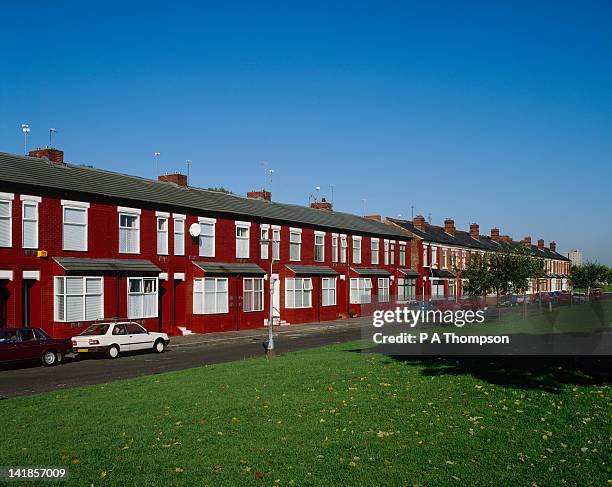 terraced housing, manchester, england - suburban street stock pictures, royalty-free photos & images