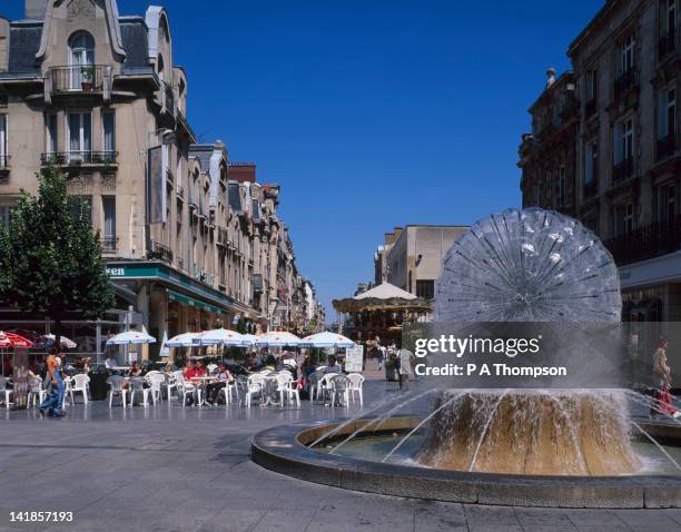 cafe, place d erlon, reims, marne, france - champagne fountain stockfoto's en -beelden