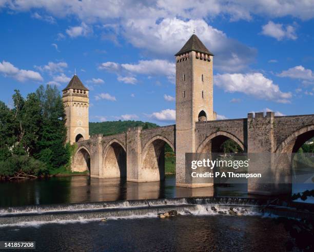 pont valentre and river lot, cahors, lot, midi pyrenees, france - cahors stock pictures, royalty-free photos & images