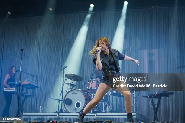 Izia performs during Rock en Seine Festival on August 27, 2022 in Saint-Cloud, France.