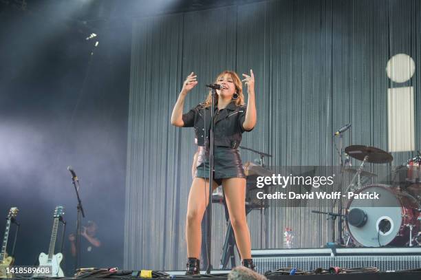 Izia performs during Rock en Seine Festival on August 27, 2022 in Saint-Cloud, France.