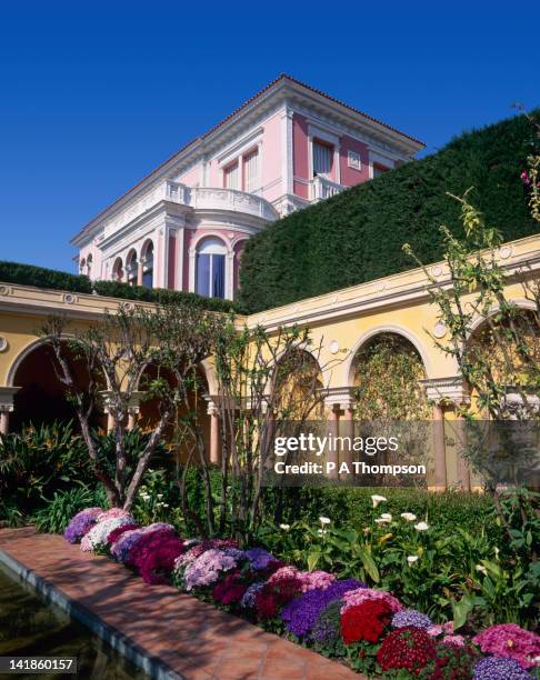 villa ephrussi de rothschild villa, cap ferrat, alpes maritime, france - villa ephrussi stock-fotos und bilder