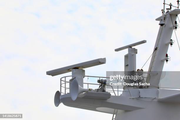 cruise ship mast with radar and other sailing equipment - sonhar stock pictures, royalty-free photos & images