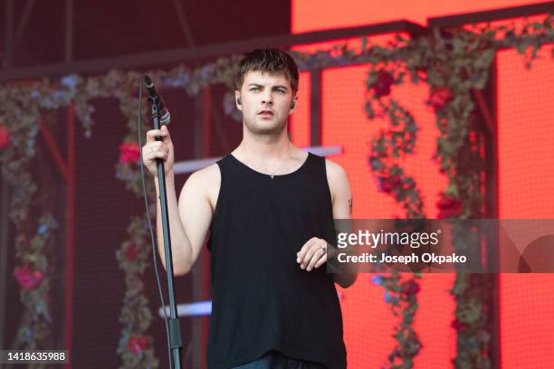 Grian Chatten of Fontaines D.C. Attends Reading Festival day 2 on August 27, 2022 in Reading, England.