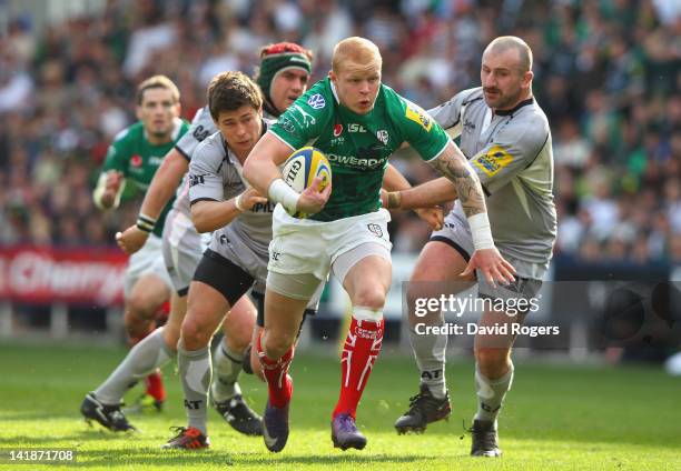 Tom Homer of London Irish breaks clear to score a try during the Aviva Premiership match between London Irish and Leicester Tigers at Madejski...