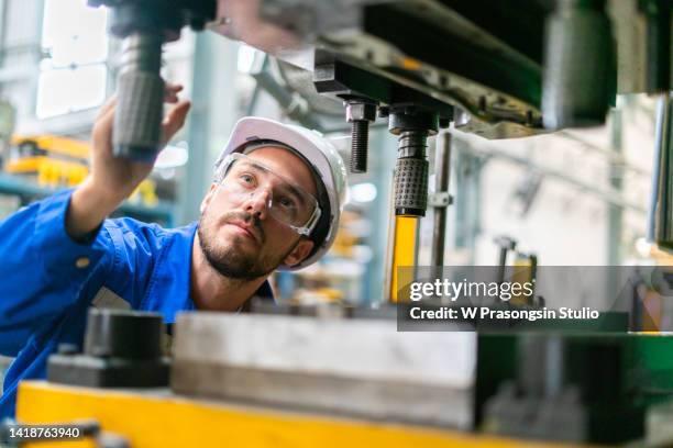 Photo Worker Checking Machine Improve Employee Experience Photos and Premium High Res Pictures ...