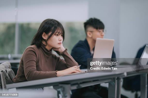 Computer Student Using Asian Chinese Student Using Laptop Photos and Premium High Res Pictures ...