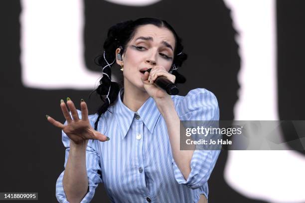 Poppy Singer Hit Poppy Singer Photos and Premium High Res Pictures - Getty Images