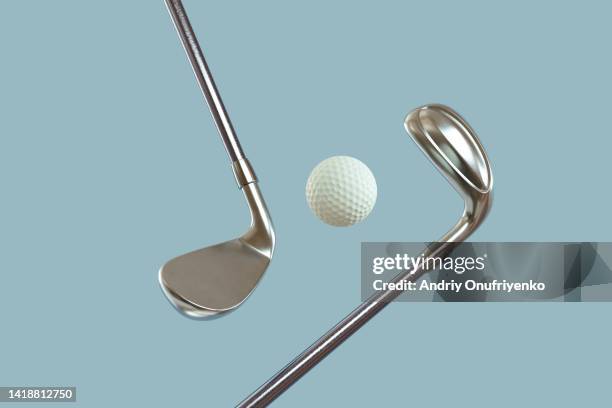 playing golf. - golfclub stockfoto's en -beelden