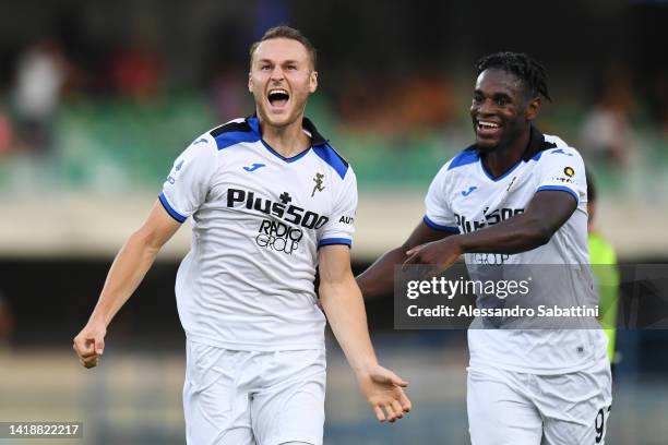 Teun Koopmeiners of Atalanta BC celebrates with Duvan Zapata after scoring their team's first goal during the Serie A match between Hellas Verona and...