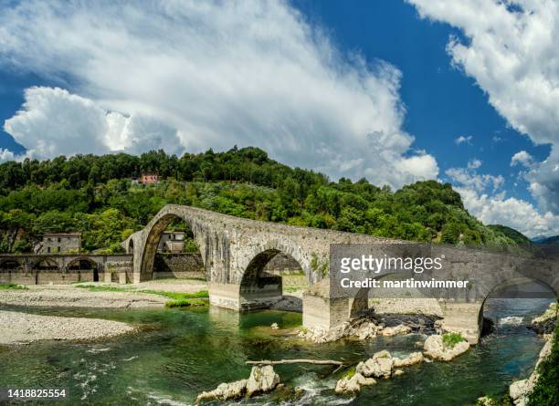 ponte della maddalena - lucca photos et images de collection