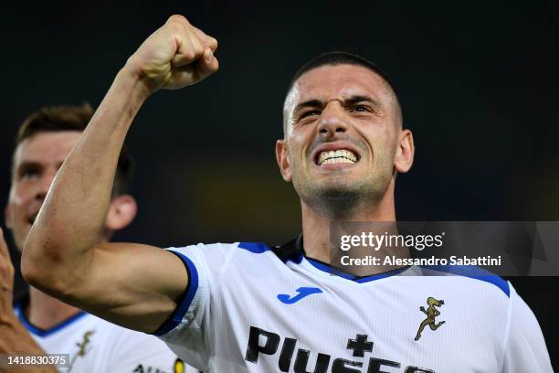 Merih Demiral of Atalanta BC celebrates after the Serie A match between Hellas Verona and Atalanta BC at Stadio Marcantonio Bentegodi on August 28,...