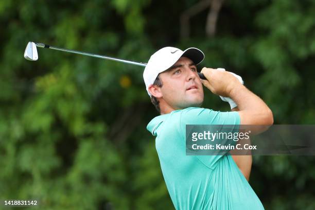 Scottie Scheffler of the United States plays his shot from the second tee during the final round of the TOUR Championship at East Lake Golf Club on...