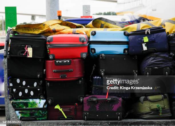 luggage cart - luggage trolley stockfoto's en -beelden