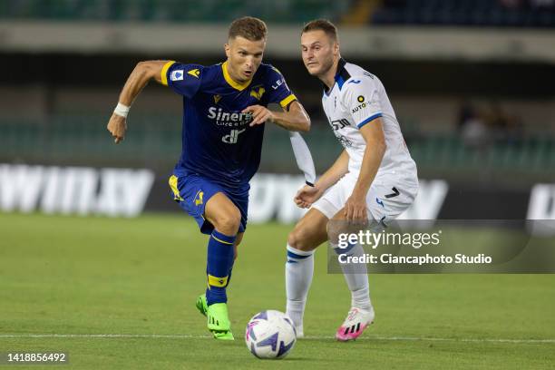 Darko Lazovic of Hellas Verona FC competes for the ball with Teun Koopmeiners of Atalanta BC during the Serie A match between Hellas Verona and...